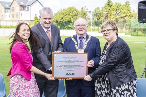 Siobhan McDonagh, Principal of Oatlands Primary School, Frank Curran Chief Executive, Denis O'Callaghan An Cathaoirleach, Caroline Garrett, Principal Oatlands College, with the plaque to commemorate the pitch opening.