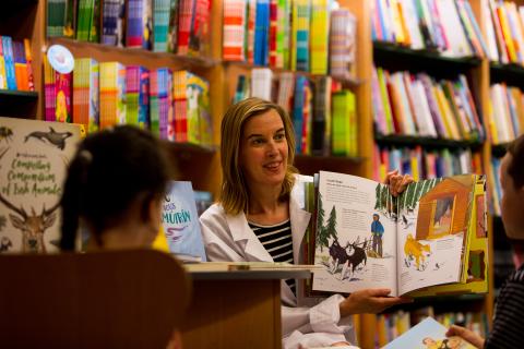 Book Clinic for lovers of books as gaeilge!  Clinic Leabhar le Leabhar Pháistí Éireann